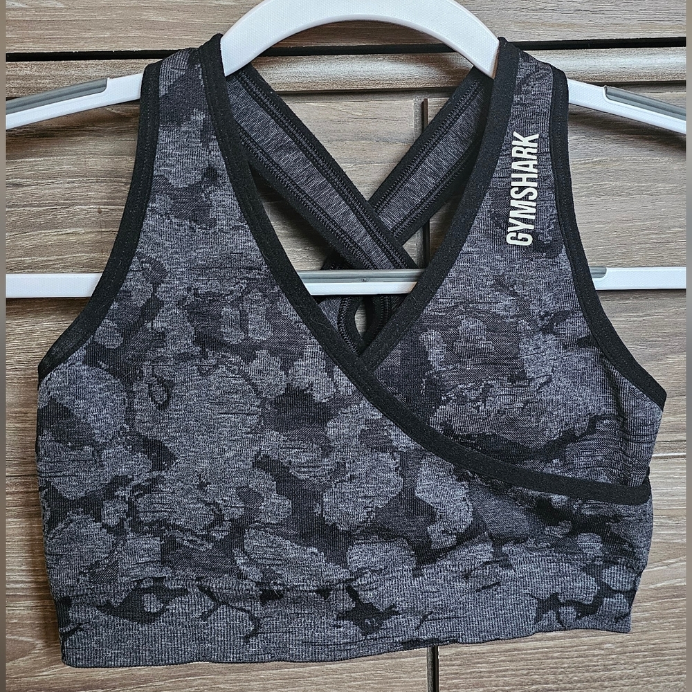 Gymshark Adapt Gray Camo Sports Bra, Size Small, black